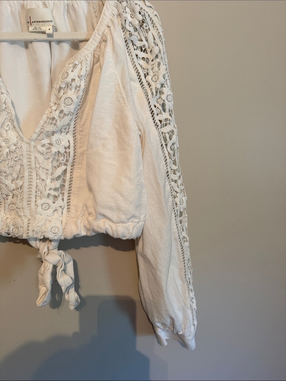 Crochet-Detail Tie-Hem Women's Top - White - Picture 5 of 6